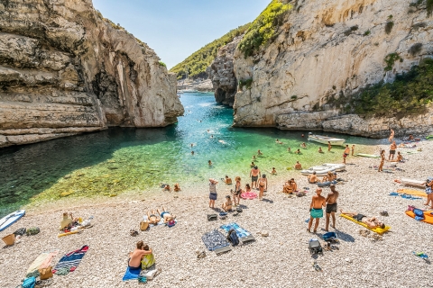 Depuis Split ou Trogir : visite de 5 îles et grotte bleueDepuis Split : visite de groupe en anglais