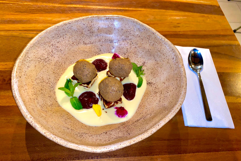 Medellín: Calle 10 Food Tour with Tastings and Guide