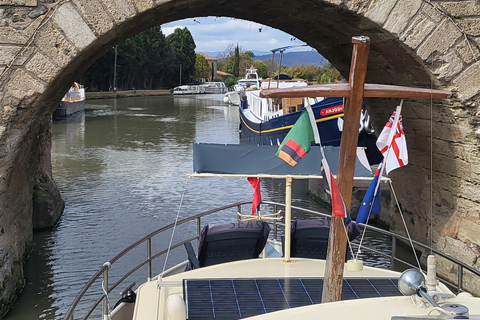 Private gourmet cruise on the Canal du Midi Private gourmet day cruise on the Canal du Midi