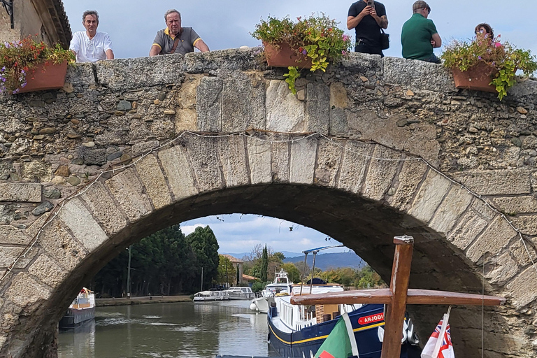 Private gourmet cruise on the Canal du Midi Private gourmet day cruise on the Canal du Midi