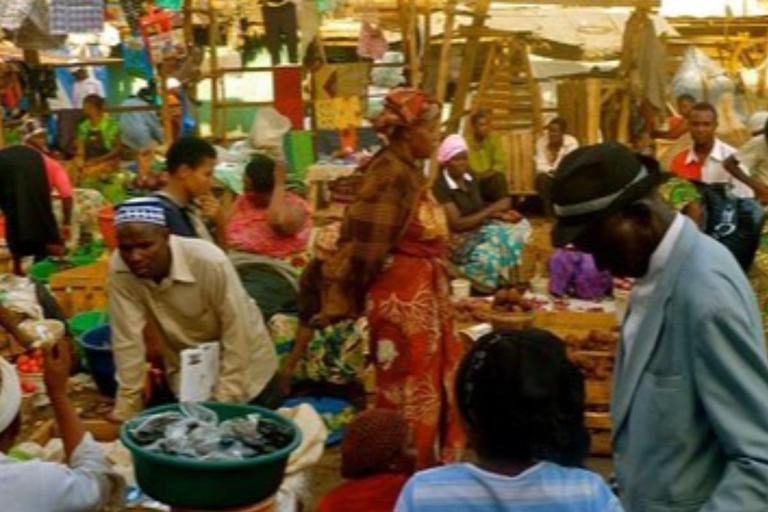 Moshi, Kilimandjaro : expérience de shopping sur le marché localMoshi, Kilimandjaro : expérience de shopping au marché local