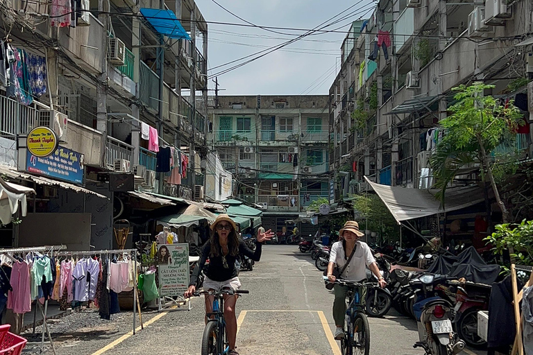 Tour privado en Vespa por Saigón: Ciudad de Ho Chi MinhRecogida/Devolución en el puerto de Phu My