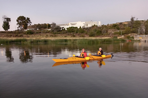 Kajakfahrt am Morgen auf dem TiticacaseeKajakfahren am Morgen auf dem Titicacasee