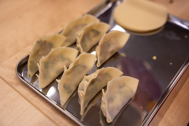 Osaka : Cours de cuisine et dégustation de saké avec visite du marché local