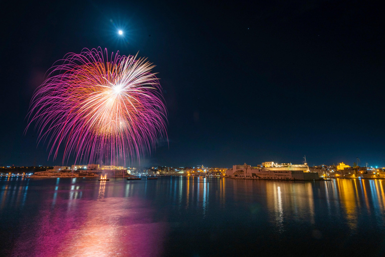Sliema: Fernandes Fireworks Festival Cruise w/ Dinner+Drinks Without Transportation