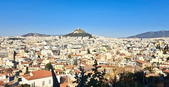 Athens: Walking Tour with Shopping, Coffee, and Snacks