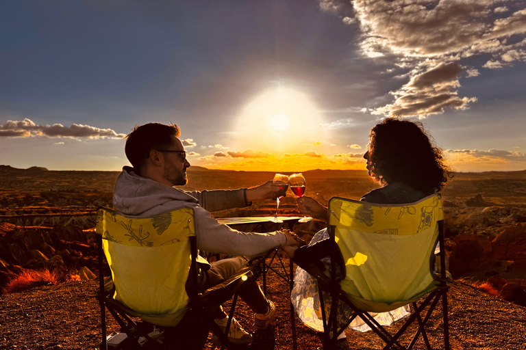 Cappadocië kijken naar de zonsondergang met wijn in de Rode Vallei