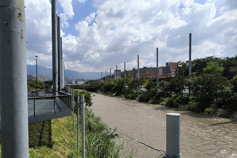 Medellín Through Time – City Sightseeing Tour | Subway, Metrocable, and Historic Center