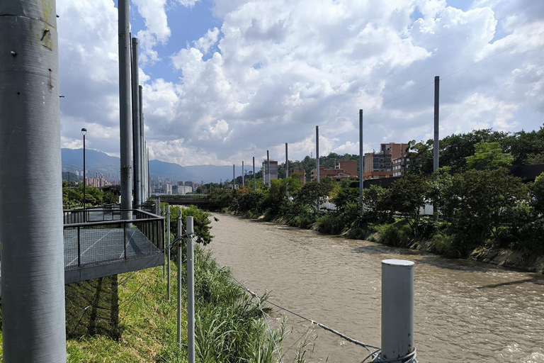 Medellín Through Time – City Sightseeing Tour | Subway, Metrocable, and Historic Center