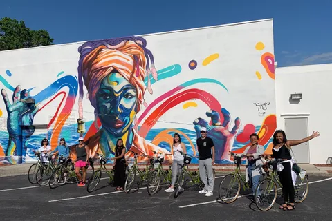 St. Petersburg: Mural Biking Tour