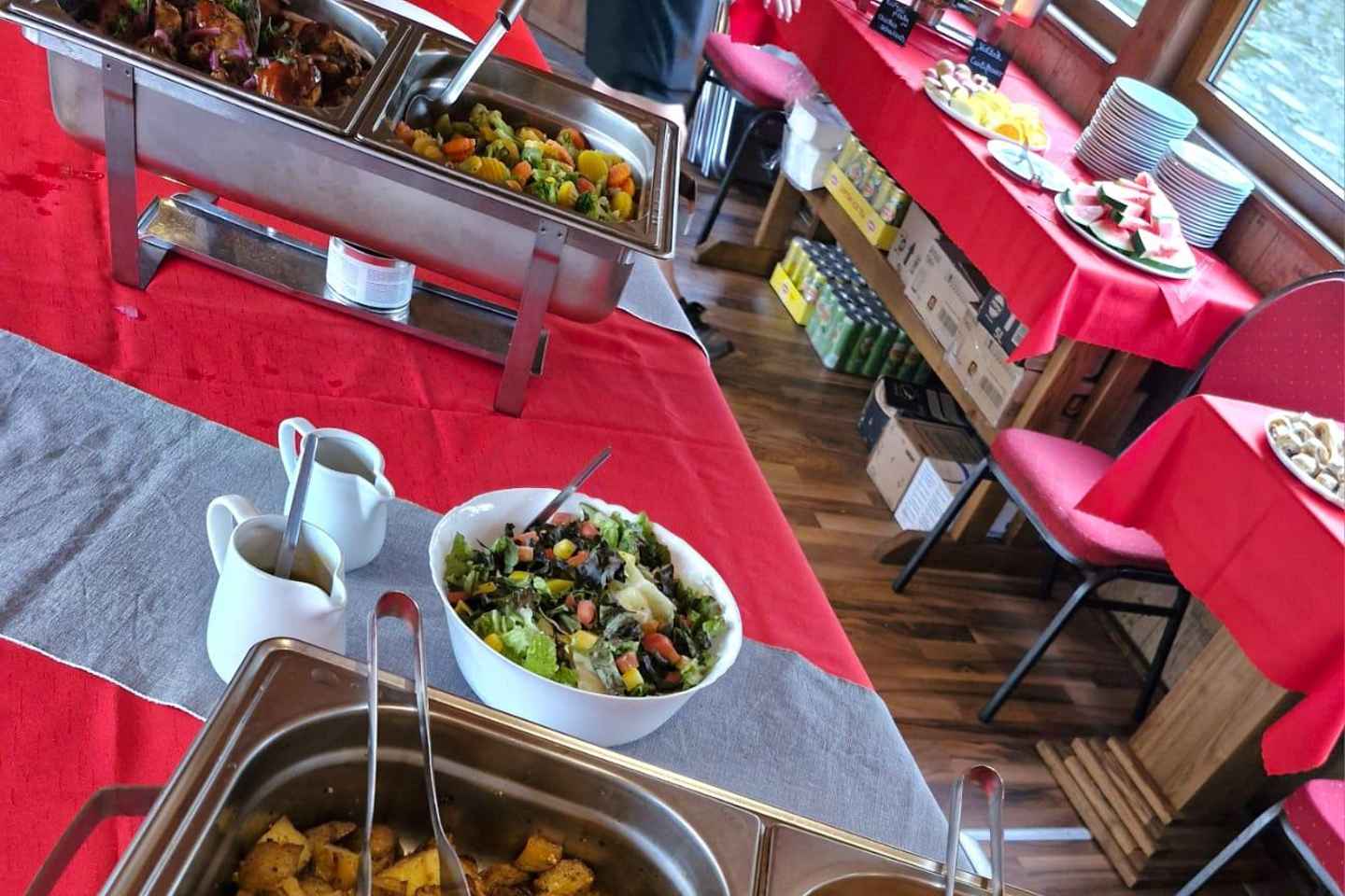 Prague: Valentine's Day Cruise with Dinner and Prosecco