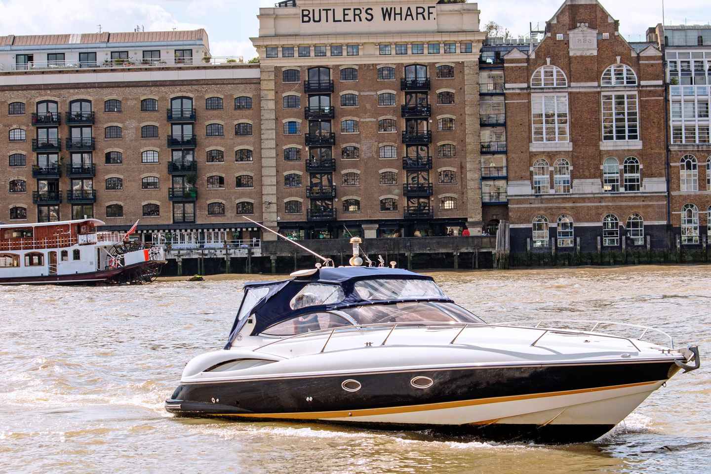 London: 2 hour private luxury Thames boat cruise / hire