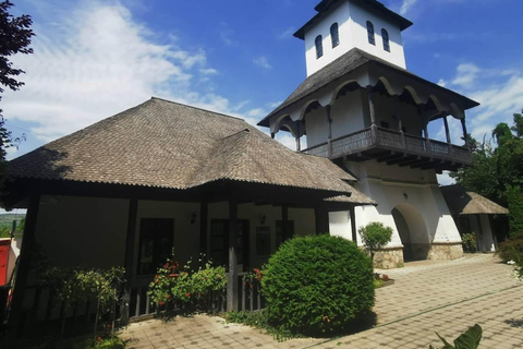 Bucharest: Guided Tour to Bellu Manor & Zamfira Monastery