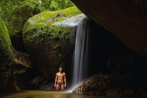 Rio de Janeiro: Tijuca National Park Caves & Waterfalls Tour