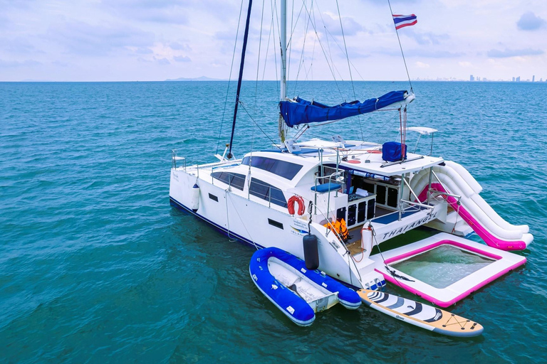 Pattaya: Private Half-Day Boat Trip to Koh Khram or Koh Ped