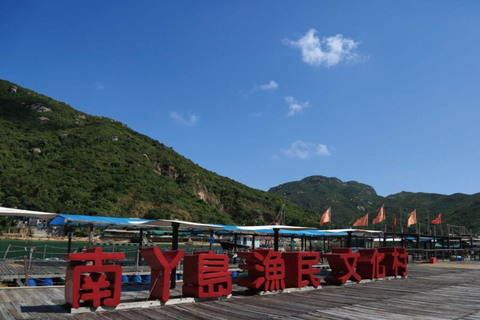 Hong Kong: Sampan Tour, Lamma Island, and Seafood Lunch