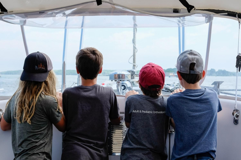 Portland: Maine Lighthouses Sightseeing Cruise with Drinks