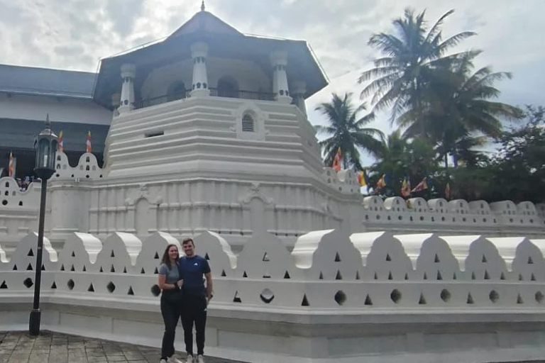 Passeio de Kandy a Ambuluwawa e três templos arqueológicosOpção Tuk Tuk