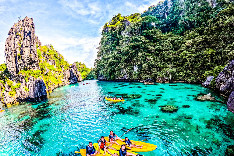 El Nido: Island-Hopping Shared Boat Tour with Drone Shots
