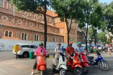 Saigon Vespa Abenteuer: Ho Chi Minh City Sightseeingtour