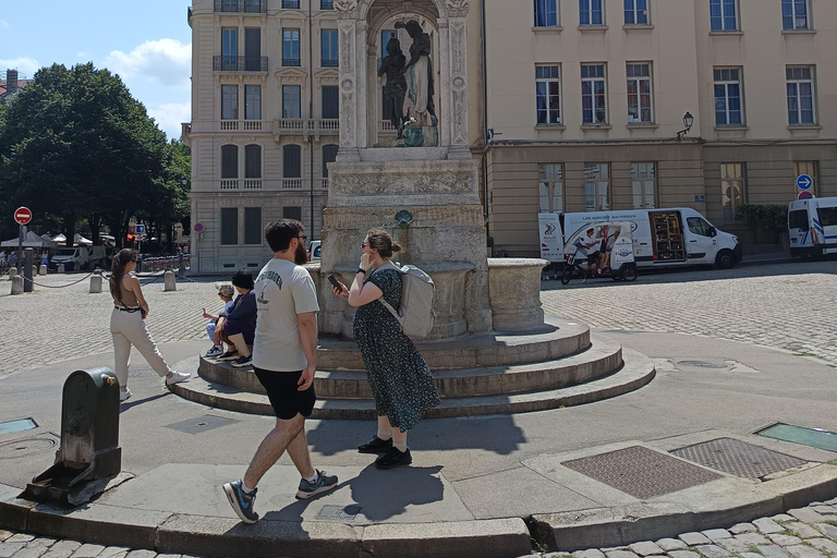 Lyon: Tour privado a pie por la ciudadLyon: un tour a pie privado por la ciudad en ucraniano