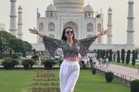 From New Delhi: Sunrise tour of Taj Mahal with Jaipur drop.