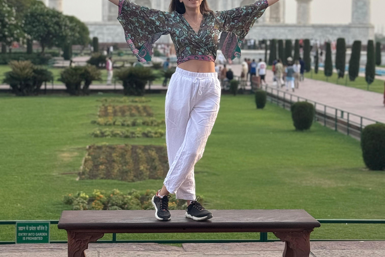 From New Delhi: Sunrise tour of Taj Mahal with Jaipur drop.