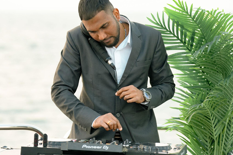 Dubai: Sunseeker Superyacht VIP Dinner, Drinks & Live DJ Soiree- Zen Med Gastronomy