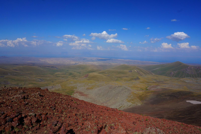 Yerevan: Azhdahak Mountain Hike with Jeep Ride