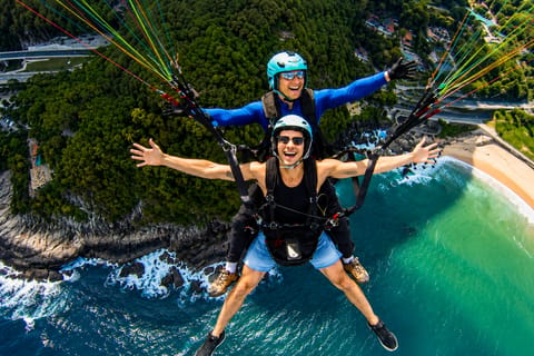 RIO DE JANEIRO: PARAGLIDING IN SÃO CONRADO
