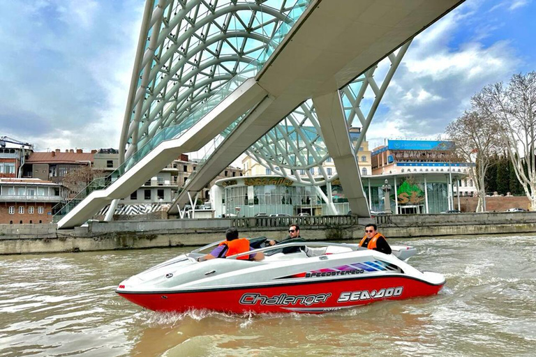 Tour en bateau à Tbilissi : Excursion privée en bateau dans la vieille villeTbilissi : Promenade privée et mémorable en bateau sur la rivière dans la vieille ville