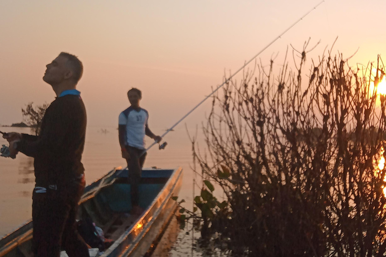 Siem Reap: 2-Day Tonlé Sap Fishing Tour, Overnight Stay in a Floating Village Siem Reap: 2-Day Tonle Sap Fishing Tour, Overnight Stay in a Floating Village