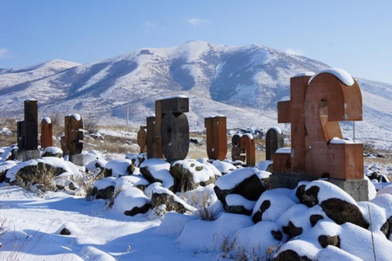 Excursión de un día privada a Saghmosavank-Monumento al Alfabeto y Ereván