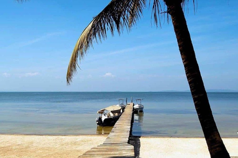 Entebbe: 2-Day City Tour with Wildlife & Lake Victoria