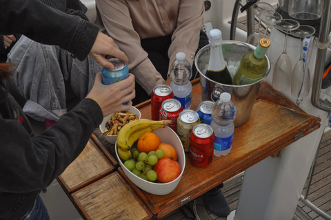 Barcelona: 2H Sailing with Open Bar, Snacks & Swim Stop