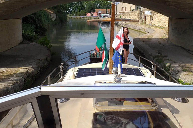 Private gourmet cruise on the Canal du Midi Private gourmet day cruise on the Canal du Midi