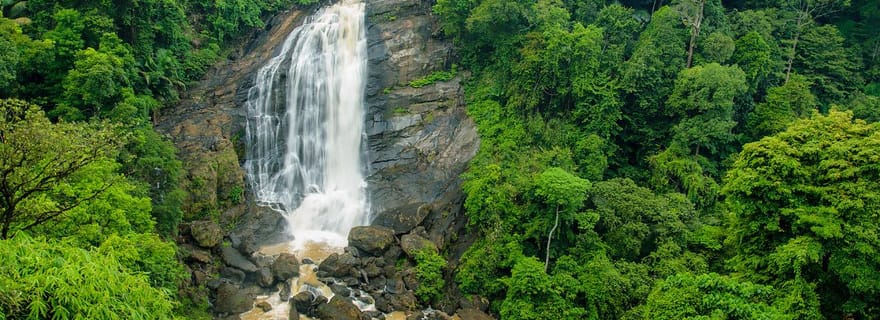 NUIT À MUNNAR DEPUIS KOCHI