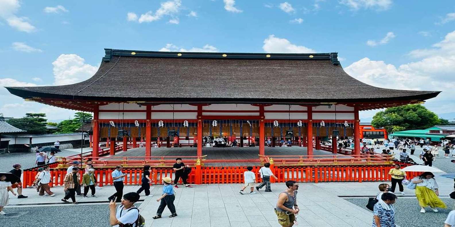 Kyoto:Private Guided Tour on Luxury Vehicle with photography