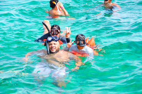PuntaCana: Private Luxury Family BoatCruise with snorkelling