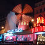 Parigi: Tour panoramico serale e spettacolo del Moulin Rouge