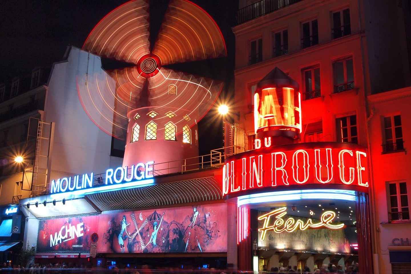 Parigi: Tour Serale e Spettacolo al Moulin Rouge