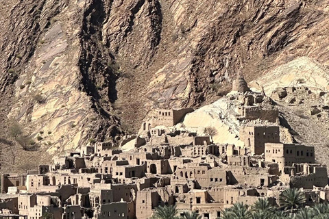 From Muscat: Nizwa & Jabal Akhdar with Multilingual Guide