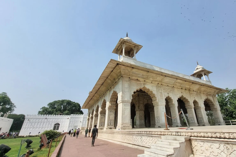 Nowe Delhi: zwiedzanie Czerwonego Fortu z przewodnikiem i biletem wstępuNowe Delhi: wycieczka piesza z przewodnikiem po Czerwonym Forcie bez biletu wstępu