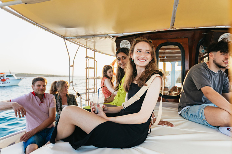 Chania: Sunset Boat Cruise with Guide