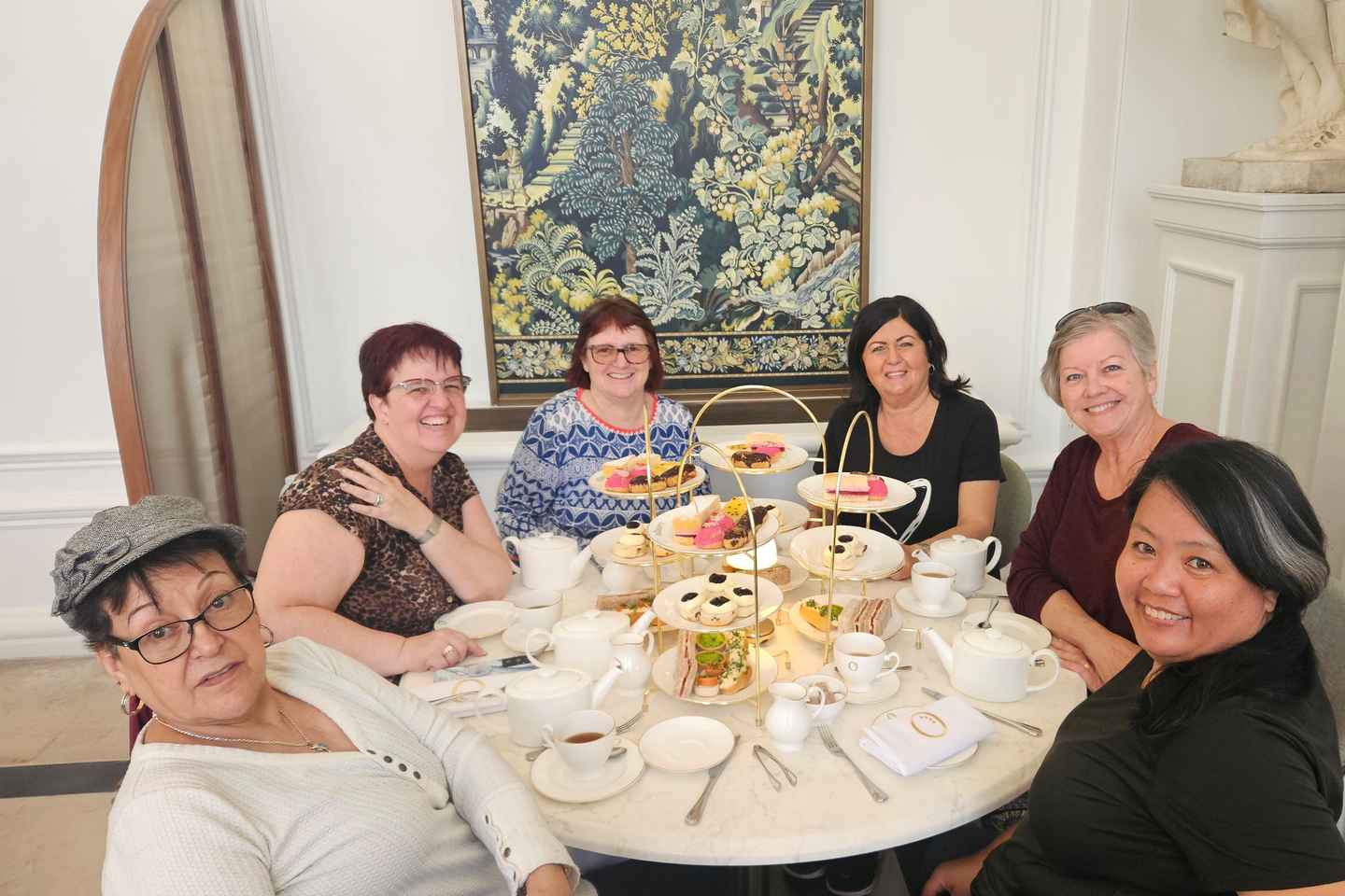 London: VIP Kensington Palace Gardens Tour & Royal High Tea