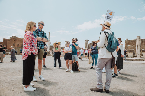 Pompeii and Amphitheatre group tour with an archaeologist Italian Tour