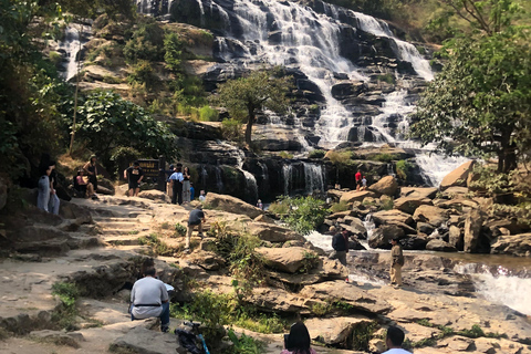 Chiang Mai : Chute d&#039;eau de Mae Ya et randonnée sur le sentier Pha Dok SiewVisite privée avec prise en charge à l&#039;hôtel