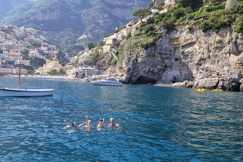 Wybrzeże Amalfi - prywatna wycieczka komfortową łodzią 7.5Z Positano: komfortowa wycieczka łodzią Amalfi