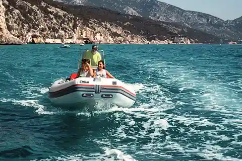 Da Orosei: tour in gommone a Cala Ginepro - Cala Goloritzè