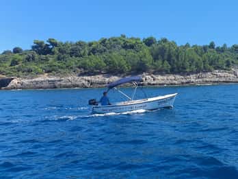 Alquila una barca para 6 personas en el Parque Natural del Cabo Kamenjak